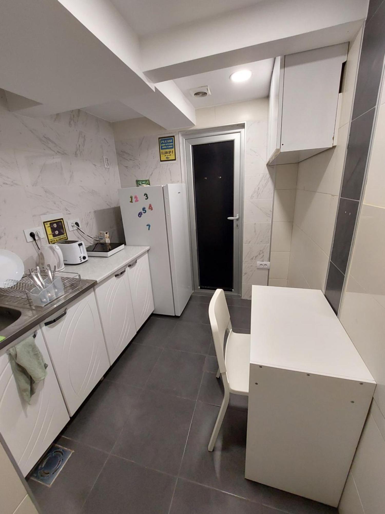 Hostel Inn Downtown Белград Стая снимка